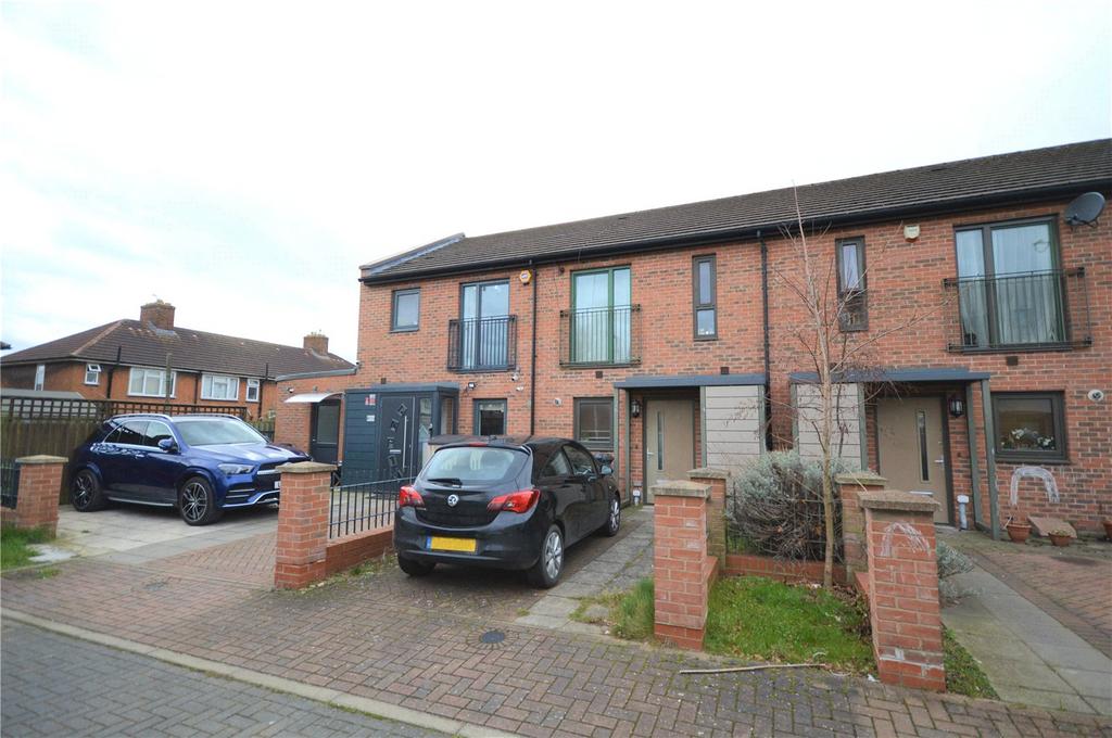 Rm8 Postcode Day Drive, Dagenham, RM8 2 bed terraced house - £1,800 pcm (£415 pw)