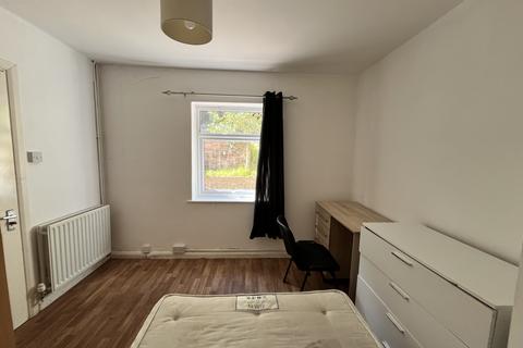1 bedroom in a house share to rent, The Avenue, Brighton, BN2 4FA