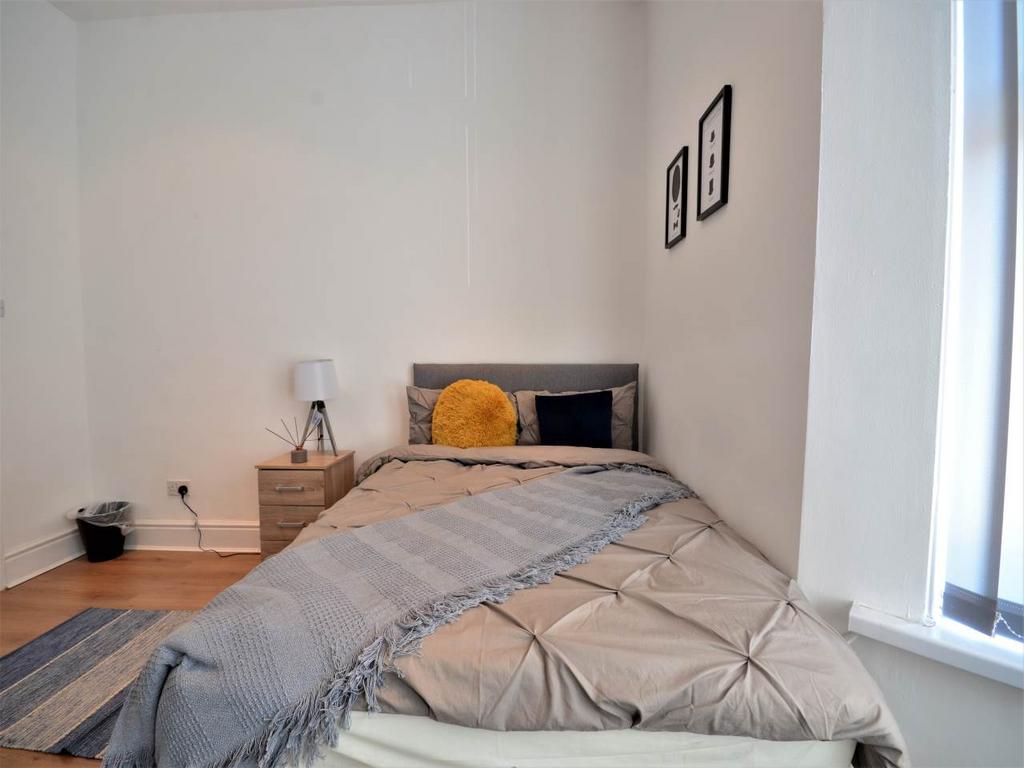 Bedroom 2 photo 2