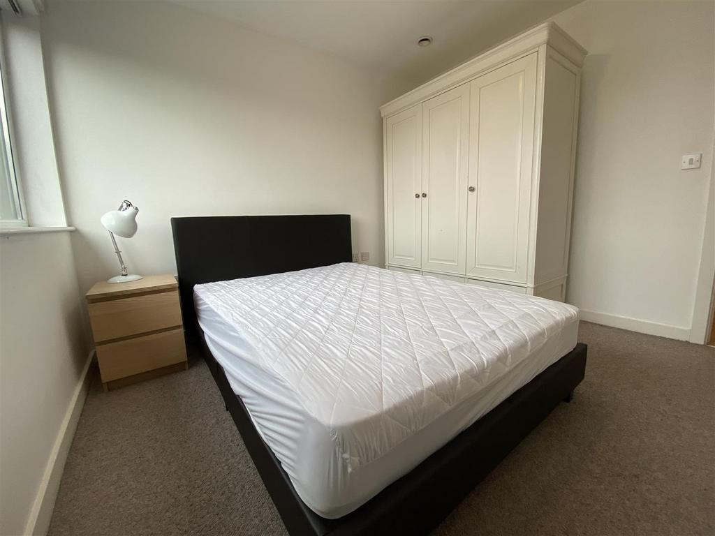 1st Bedroom (3).jpeg
