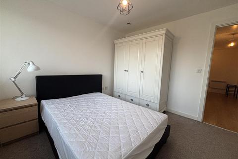 2 bedroom apartment to rent, Lexington Court, Salford Quays