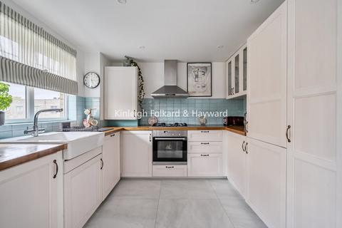 2 bedroom flat for sale, Osier Crescent, London, N10