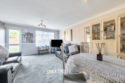 3 bedroom semi-detached house for sale, Calmore Close, Hornchurch, RM12