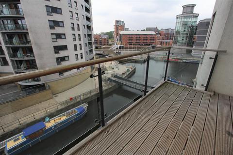 2 bedroom flat to rent, Mackenzie House, Leeds Dock