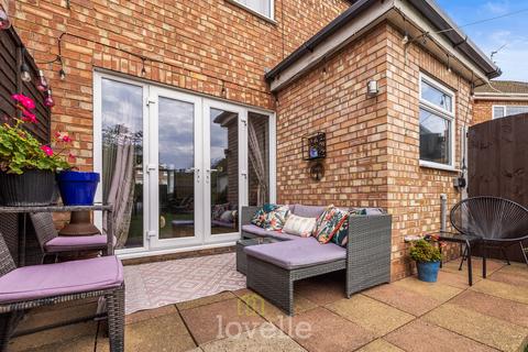 3 bedroom end of terrace house for sale, Penshurst Road, Cleethorpes DN35
