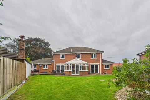4 bedroom detached house for sale, The Street, Great Barton