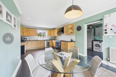 4 bedroom detached house for sale, The Street, Great Barton