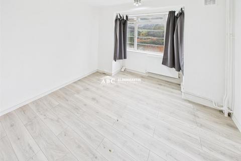 2 bedroom flat for sale, Bell Lane, London