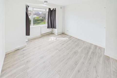 2 bedroom flat for sale, Bell Lane, London