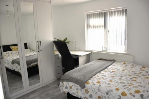 5 bedroom house to rent, 28 Watermill Close, B29 6TS