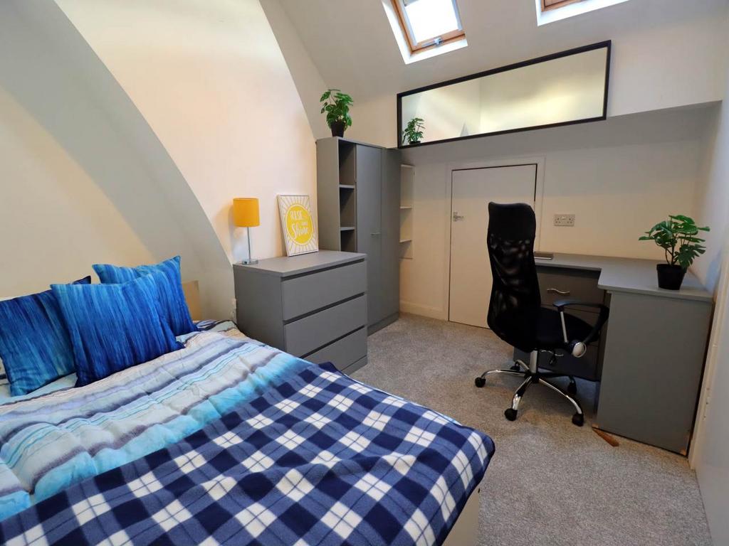 Top Bedroom 2