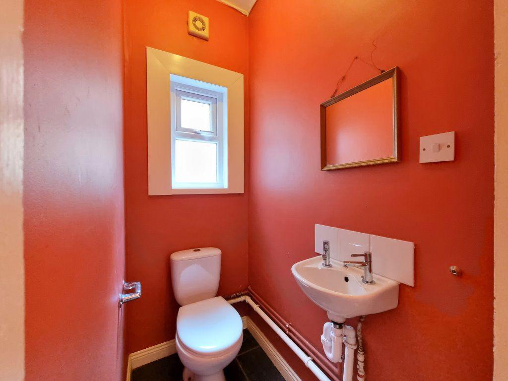 House in Leicester, Clarendon Park - More
