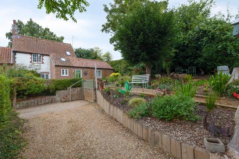 undefined, Charming Country Cottage in Sedgeford