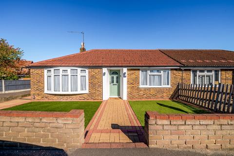 2 bedroom bungalow for sale, Colyers Lane, Erith, DA8