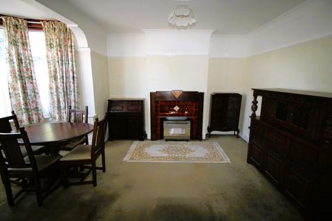 3 bedroom semi-detached house for sale, Maple Avenue, Upminster RM14