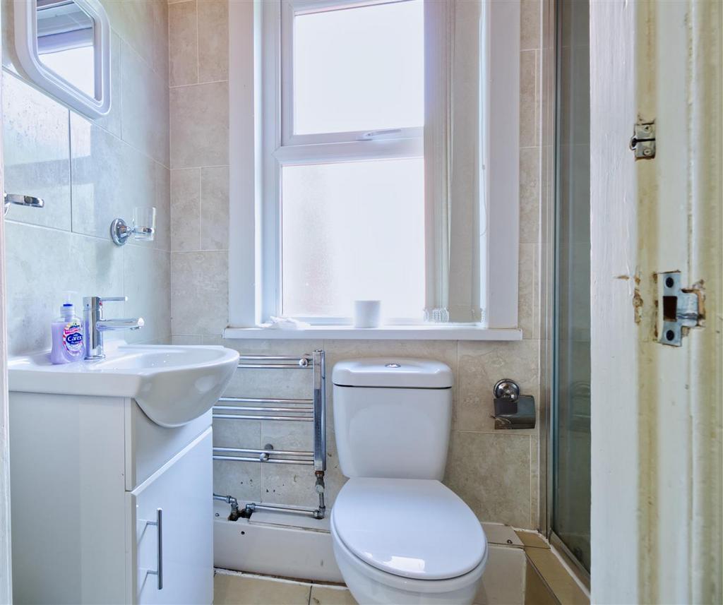 236 KL-Bathroom 1.jpg