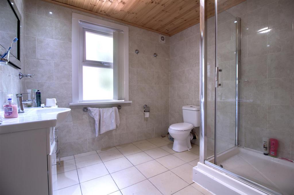 236 KL-Bathroom 2.jpg