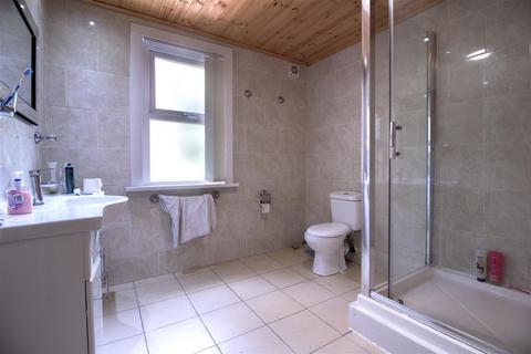 10 bedroom house to rent, Kirkstall Lane, Headingley, Leeds
