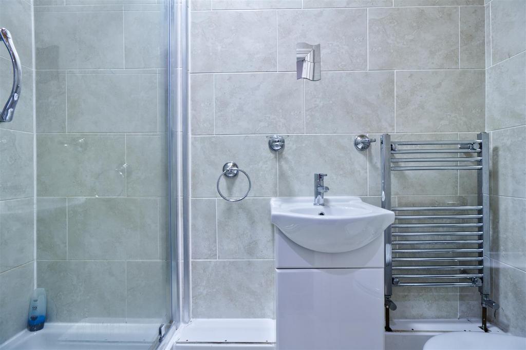 236 KL-Bathroom 3.jpg