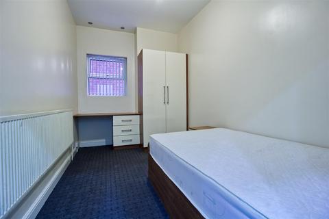 10 bedroom house to rent, Kirkstall Lane, Headingley, Leeds