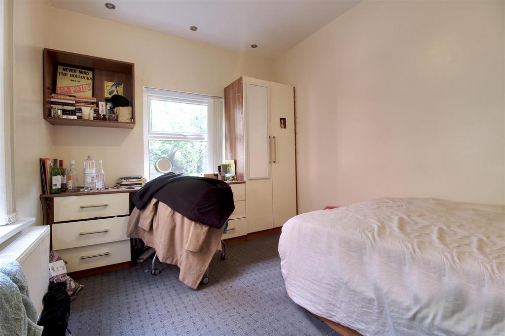 236 KL-Bedroom 3.jpg