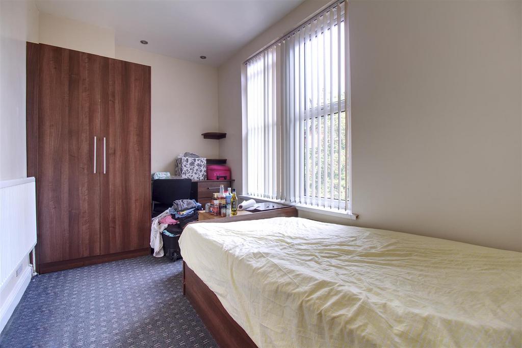 236 KL-Bedroom 6.jpg