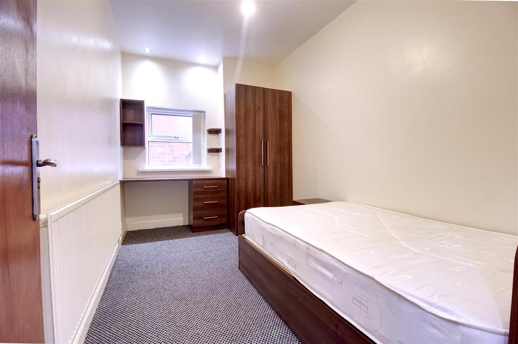 236 KL-Bedroom 7.jpg