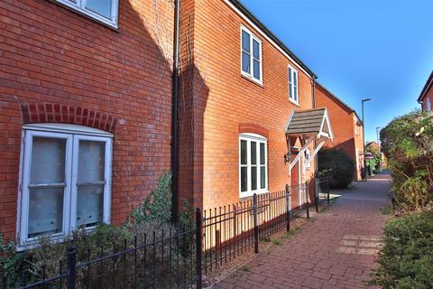 3 bedroom end of terrace house to rent, Redwing Walk Walton Cardiff, Tewkesbury