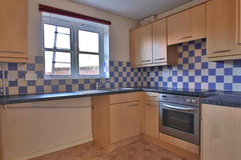 3 bedroom end of terrace house to rent, Redwing Walk Walton Cardiff, Tewkesbury