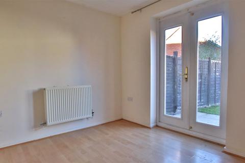 3 bedroom end of terrace house to rent, Redwing Walk Walton Cardiff, Tewkesbury