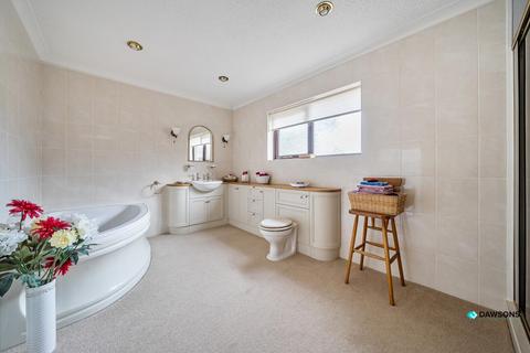 4 bedroom detached house for sale, Llys Y Coed, Pembrey, Burry Port