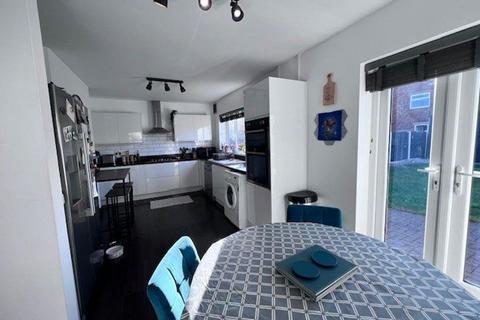 3 bedroom semi-detached house to rent, Beresford Road, Sawley, NG10 3DZ