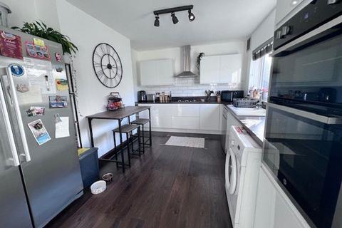 3 bedroom semi-detached house to rent, Beresford Road, Sawley, NG10 3DZ