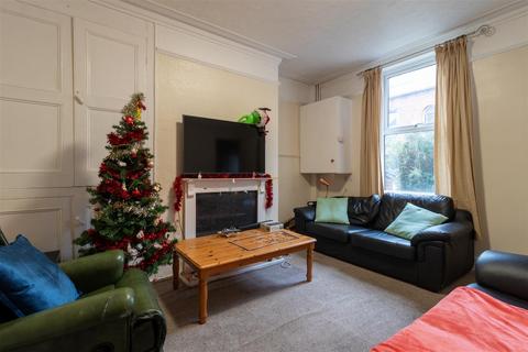 5 bedroom house to rent, Delph Mount, Woodhouse, Leeds
