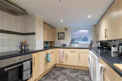 5 bedroom house to rent, Delph Mount, Woodhouse, Leeds