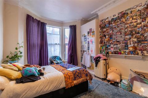 5 bedroom house to rent, Delph Mount, Woodhouse, Leeds