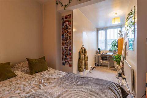 5 bedroom house to rent, Delph Mount, Woodhouse, Leeds