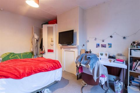 5 bedroom house to rent, Delph Mount, Woodhouse, Leeds