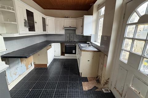19 Mayfield View, Wyke, Bradford, BD12 9PY