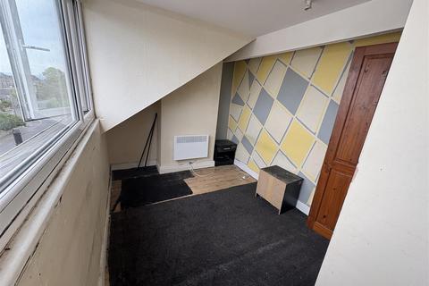 19 Mayfield View, Wyke, Bradford, BD12 9PY
