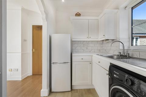 undefined, Sevenoaks Close, Sutton