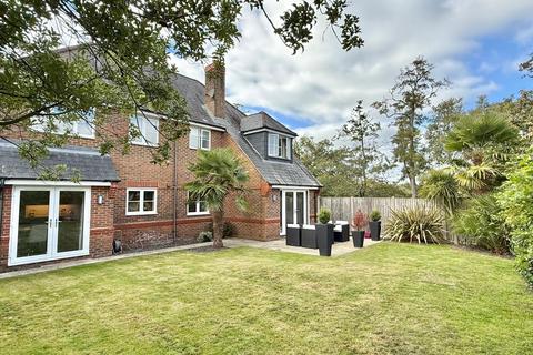 5 bedroom detached house for sale, Shires Close, Ringwood, BH24 3DJ