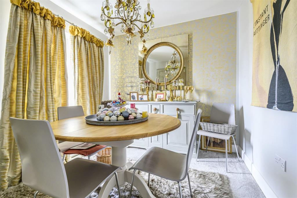 Dining Room/Bedroom