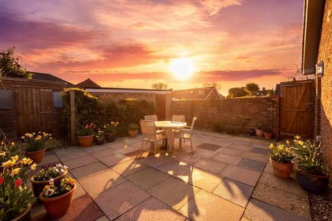 2 bedroom bungalow for sale, Russells Close, East Preston, Littlehampton, West Sussex