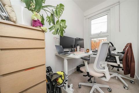 1 bedroom flat to rent, St. Elmo Road, London W12