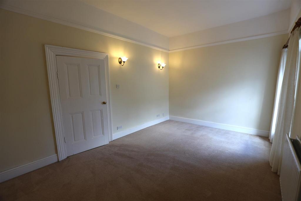 3 r5 a5894.jpg