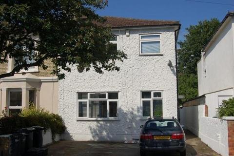 Studio to rent, Lichfield Grove, London, N3
