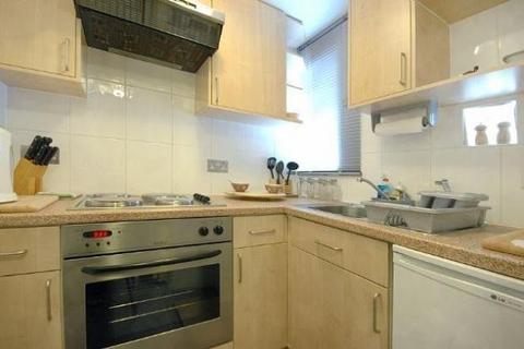 Studio to rent, Lichfield Grove, London, N3