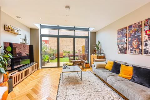 4 bedroom townhouse for sale, Hoy Close, Colindale Gardens, Colindale, NW9