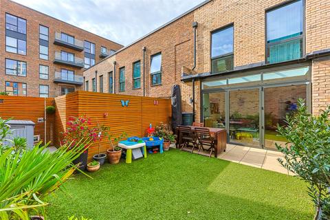 4 bedroom townhouse for sale, Hoy Close, Colindale Gardens, Colindale, NW9